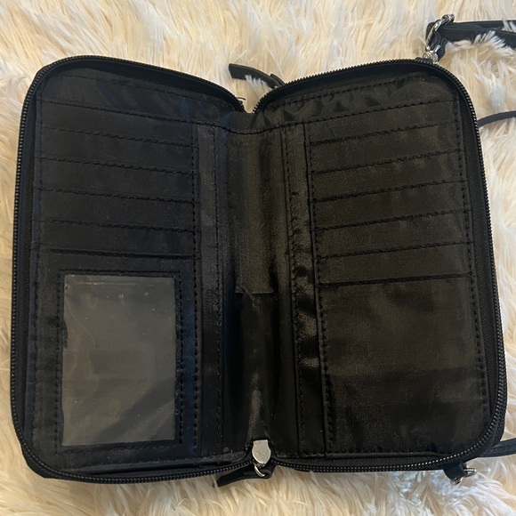 Elegant Black Leather Crossbody Bag - Picture 3 of 6